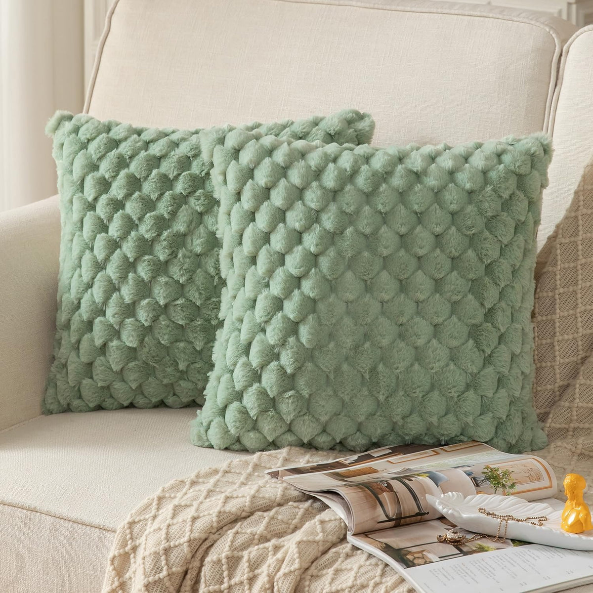 Lot de 2 housses de coussin en fausse fourrure vert sauge 40 x 40 cm