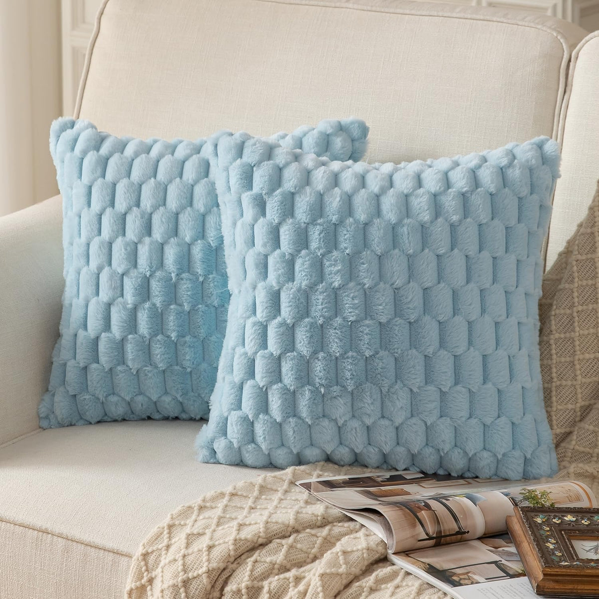 Lot de 2 housses de coussin en fausse fourrure bleu pâle 40 x 40 cm