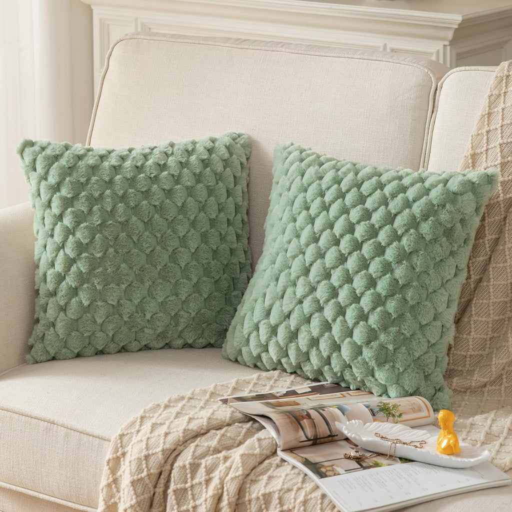 Lot de 2 housses de coussin en fausse fourrure vert sauge 40 x 40 cm