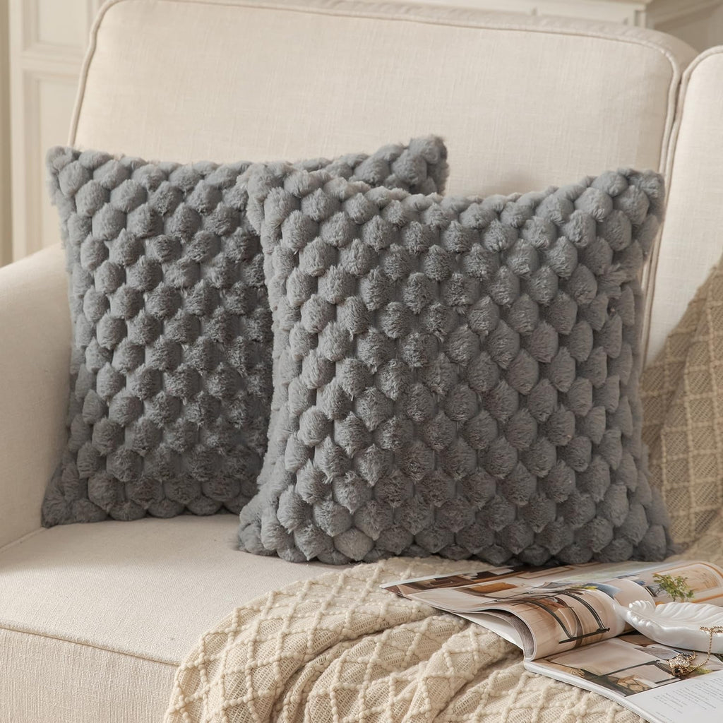 Lot de 2 housses de coussin en fausse fourrure grise 40 x 40 cm