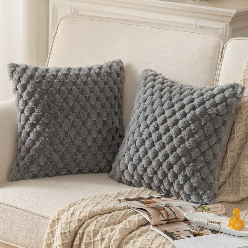 Lot de 2 housses de coussin en fausse fourrure grise 40 x 40 cm