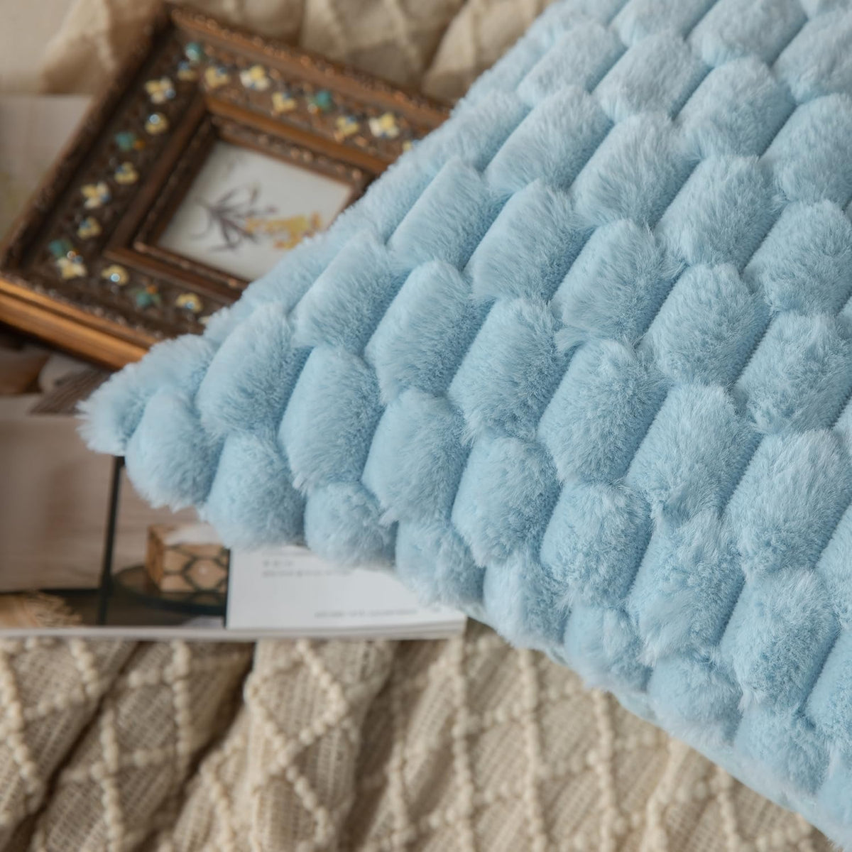 Lot de 2 housses de coussin en fausse fourrure bleu pâle 40 x 40 cm