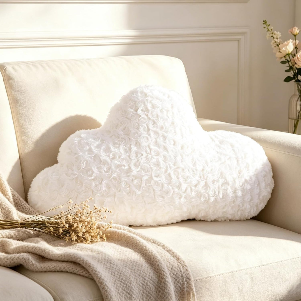 Coussin décoratif en forme de nuage blanc 54 x 33 cm